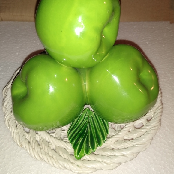 Plate w green apple - Picture 2 of 3